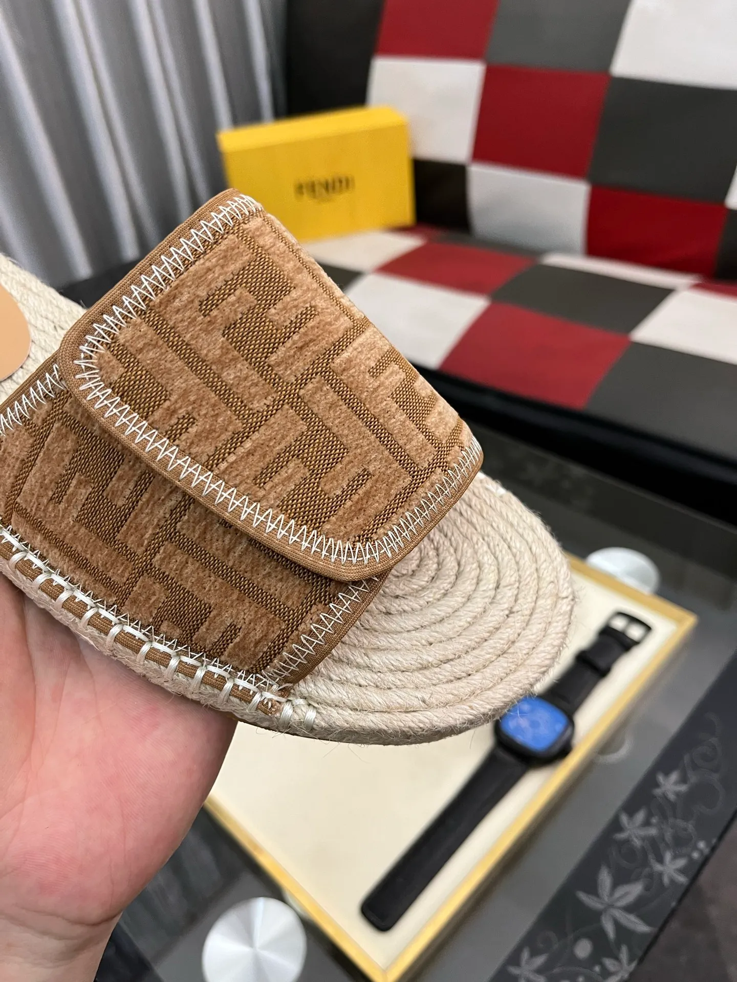 Men's shoes💰320⌚️⌚️[FENDI~Fendi slippers] High-end men's shoes brand official website 1:1 latest masterpiece: original mold customization, fabrics made of imported original materials, upgraded outsole, lighter, top quality in the market, simple and tasteful, a must-have for fashionistas, fashion is at your feet, full of confidence, the same style at the counter👍The season of summer slippers is here. Yardage: 38-44. Can be customized45.46.47